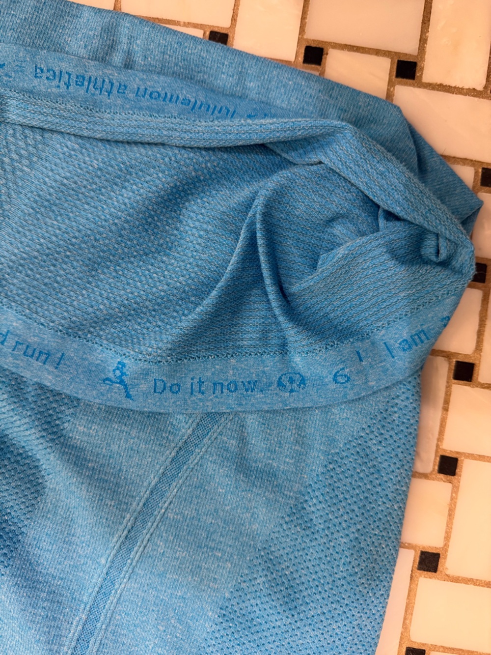 lululemon athletica Women's Short Sleeve V-Neck Athletic Top - Teal Blue - Picture 3 of 3